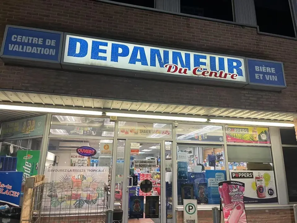 Vue principale du commerce au 28, chemin de la Côte-Saint-Louis Ouest, Blainville.